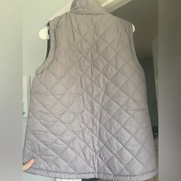 silver gray quilted puffer vest, womens size medium/large warm zip up - Picture 3 of 9